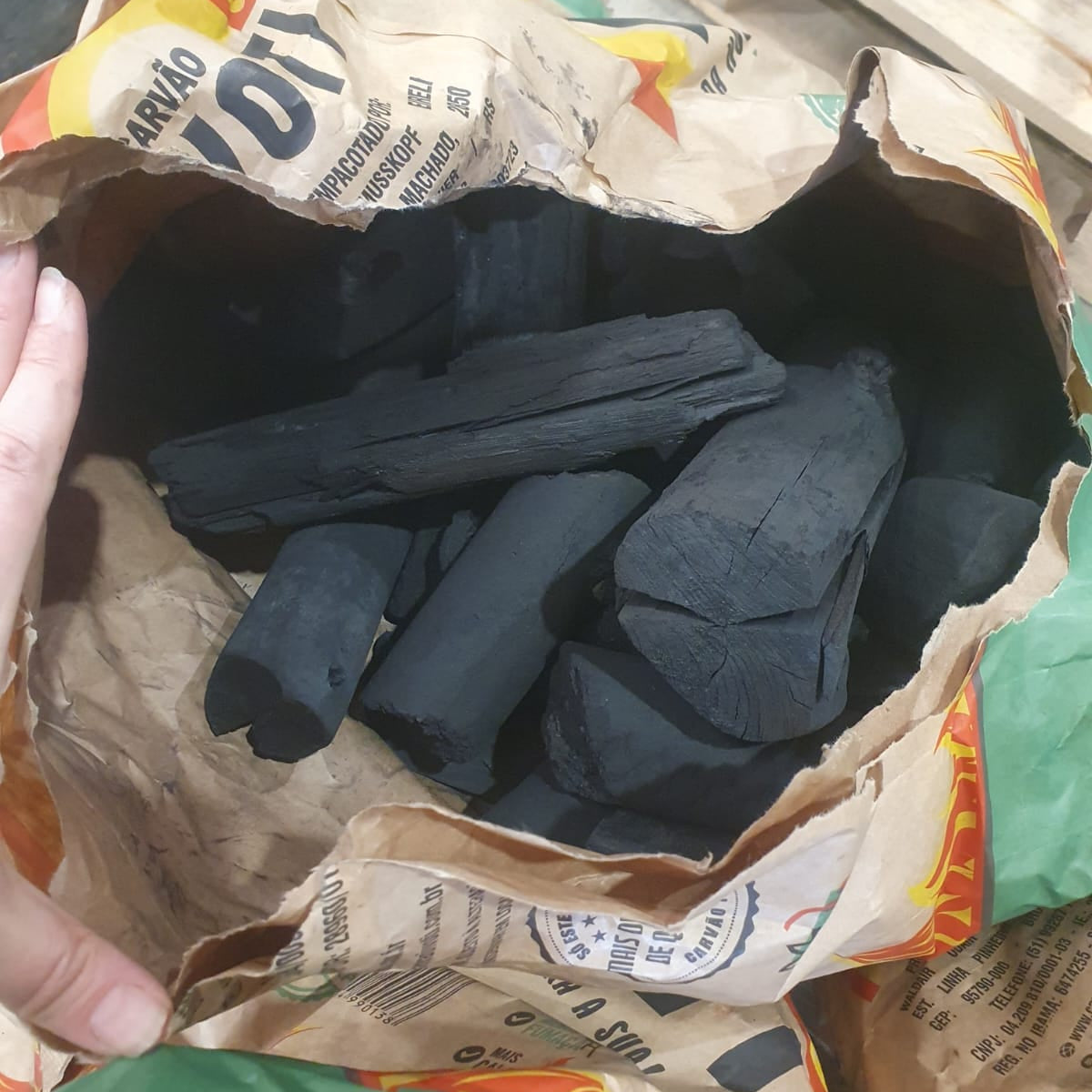 ivoti-interieur-sac-charbon-briquettes