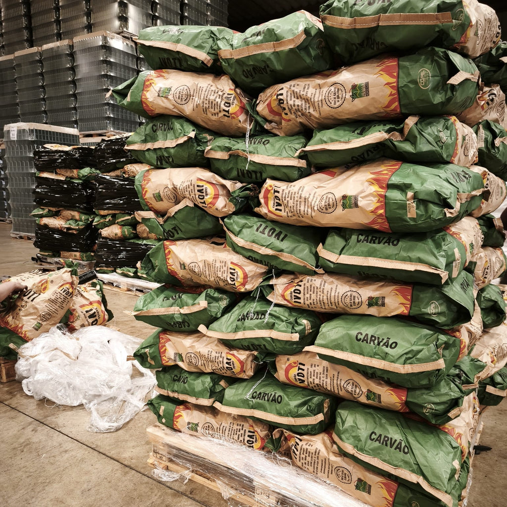 Stock de charbon de bois Ivoti 7 kg disponible immédiatement pour grossistes et professionnels