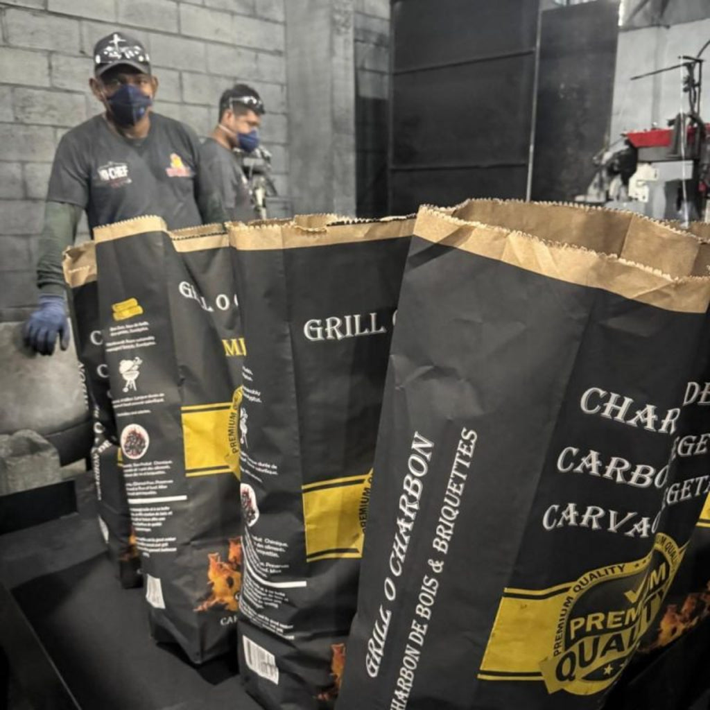 Conditionnement de sacs de charbon de bois Grill O Charbon destinés aux professionnels de la restauration et de la distribution